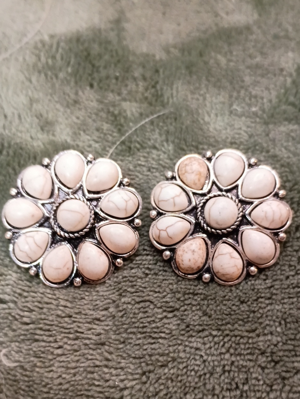 Cream Howlite Floral Cluster Stud Earrings